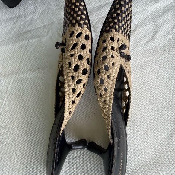Enzo Angiolini Black and Tan Woven Mules SZ 8.5 - Picture 8 of 9